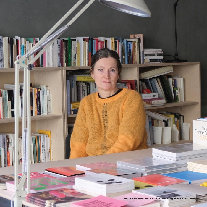 時間在午後的陽光下睡著了